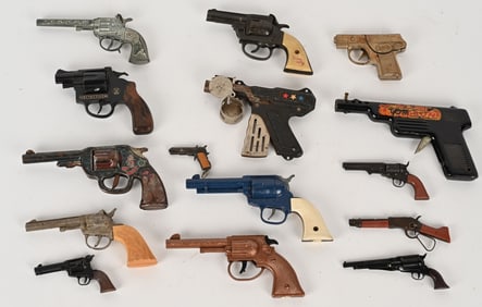 LOT OF TOY GUNS