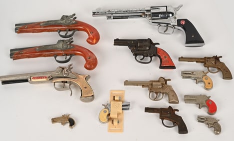 LOT OF TOY GUNS