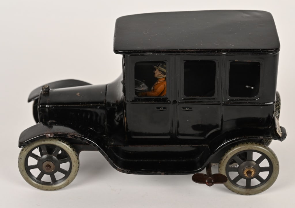 BING TIN WINDUP FORD MODEL T SEDAN (1 of 5)
