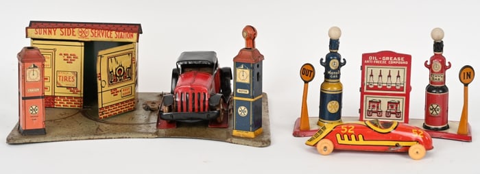 MARX TIN TOY GAS STATION LOT