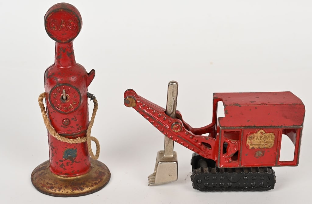 CAST IRON GENERAL STEAM SHOVEL & GAS PUMP (1 of 5)