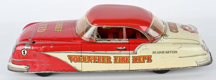 MARX TIN VOLUNTEER FIRE CHIEF CAR