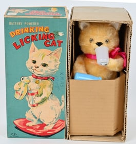 JAPAN BATTERY OP DRINKING LICKING CAT w/ BOX