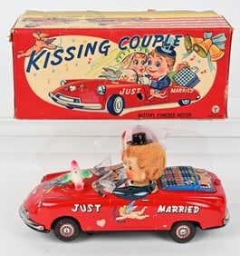 JAPAN BATTERY OP KISSING COUPLE CAR w/ BOX