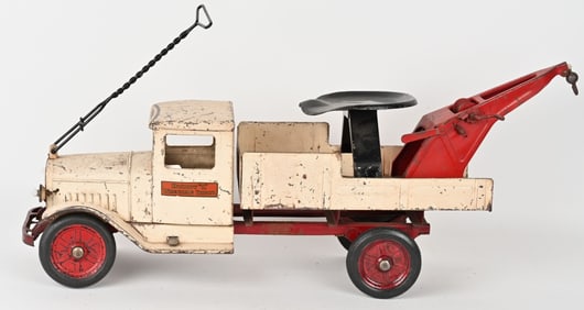 BUDDY L RIDE-ON WRECKING TRUCK w/ ELECTRIC LIGHTS