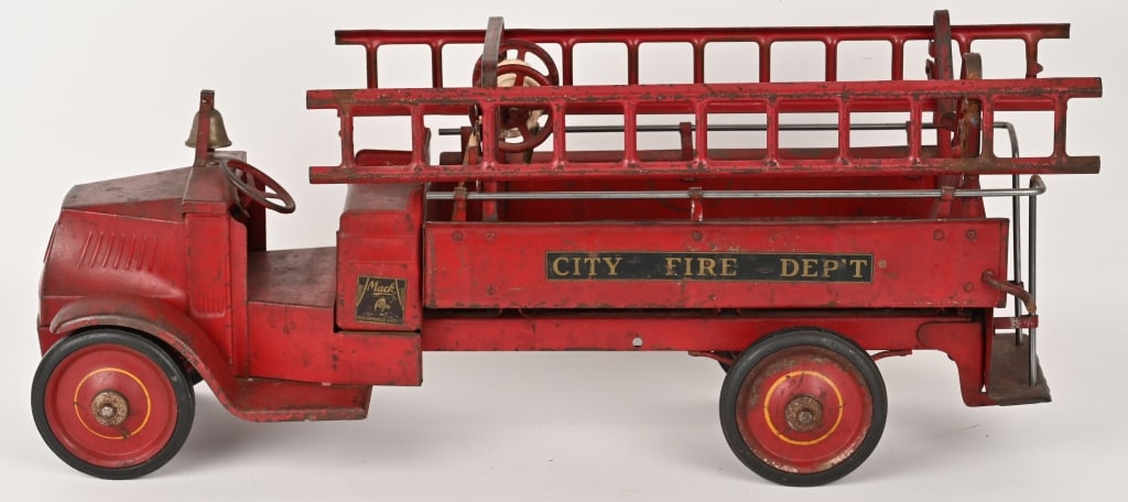 STEELCRAFT Pressed Steel HOOK & LADDER TRUCK (1 of 5)