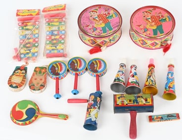 HUGE LOT OF VINTAGE NOISE MAKERS