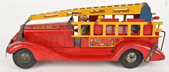 MARX WINDUP DELUXE FIRE PUMPER TRUCK w/ DRIVER