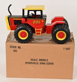 SCALE MODELS 1:16 VERSATILE 895 TRACTOR MIB