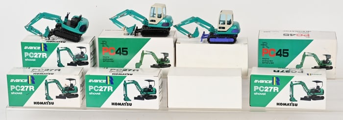 8- AVANCE1:24 KOMATSU MINI SHOVELS MIB