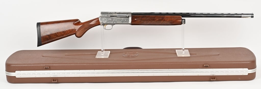 BROWNING SWEET SIXTEEN DUCKS UNLIMITED 16 GA.: SERIAL NUMBER: 88DU003904 BARREL: 26" CALIBER: 16 GA. 2 3/4" MANUFACTURED: 2000's Metal is coin finished engraved receiver, Engraved by I. Nishikawa in Japan. Barrel is high gloss blue finish with rem