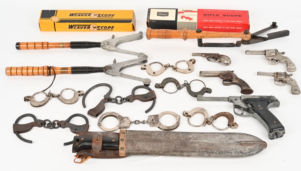 LOT OF VINTAGE KNIVES, CLAY THOWERS, CUFFS & MORE: (1) VINTAGE LEGITIMUS COLLINS & CO MACHETE 1944 NO 1250 with scabbard (4) Metal handcuffs, toy (2) Iron double lock handcuffs, no key (1) Weaver .22 Tip=Off ? model B4 scope, factory box and manual, c