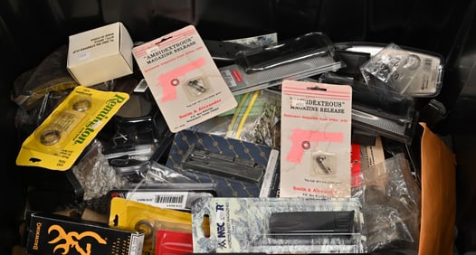 HUGE LOT OF RIFLE AND PISTOL MAGAZINES MANY MINTY