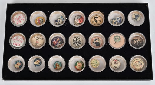 SANTA CLAUS, MUNSTERS, LINDY, & MORE PINBACKS