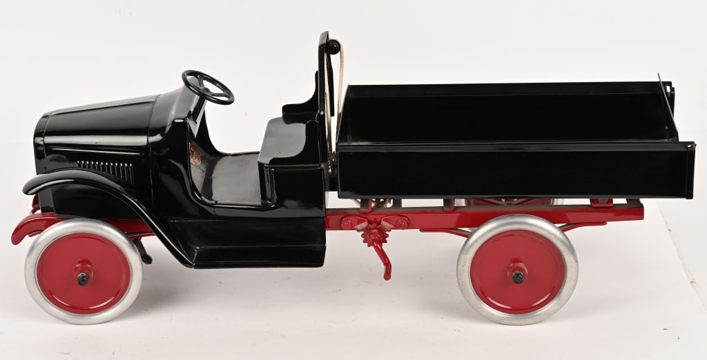 BUDDY L PRESSED STEEL A FRAME DUMP TRUCK: Original truck that has been professionally restored. Early A-Frame version. 25" Excellent