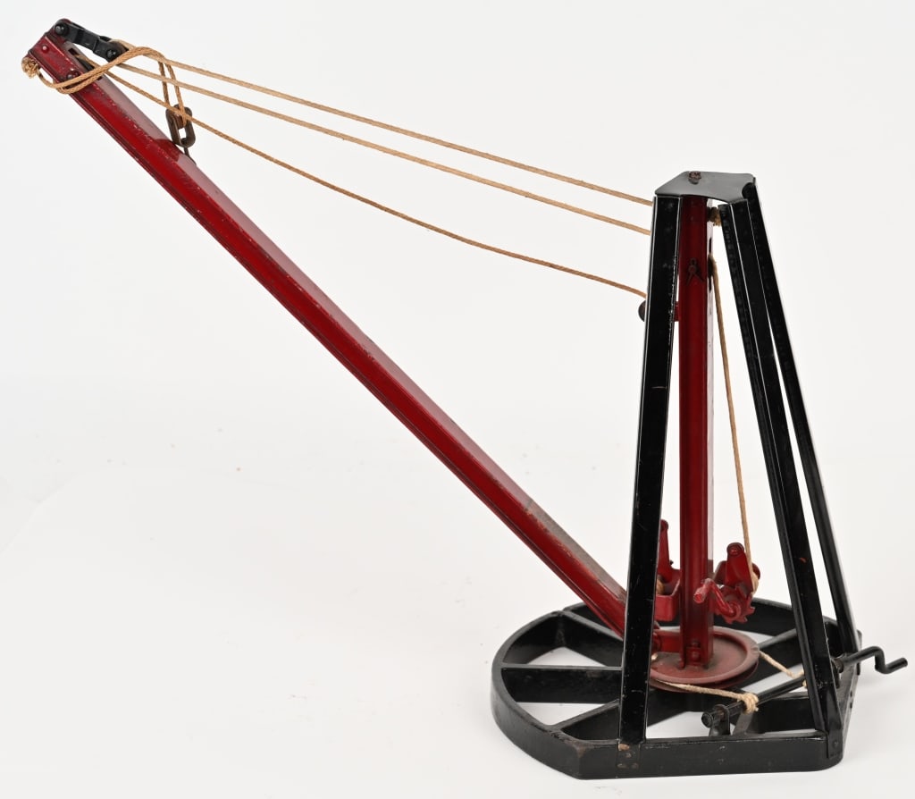 BUDDY L SMALL DERRICK: All original with nice paint and decal. 18" Excellent