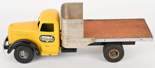 SMITH MILLER CLEVELAND WRECKING FLAT BED TRUCK