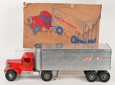 SMITH MILLER ROAD STAR FRUEHAUF TRUCK w/ BOX