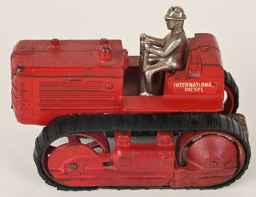 ARCADE INTERNATIONAL DIESEL TRACK TRACTOR