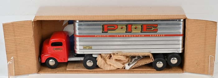SMITH MILLER GMC PIE SEMI TRUCK w/ BOX