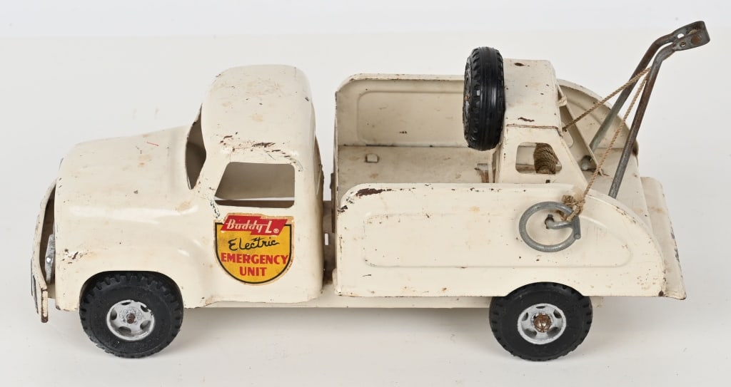 BUDDY L EMERGENCY TOW TRUCK: All original with some normal wear. 15" Very Good-Excellent