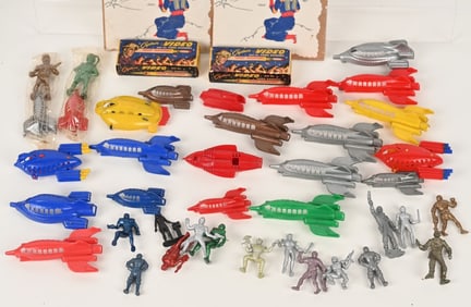 LOT OF SPACESHIPS & SPACEMEN