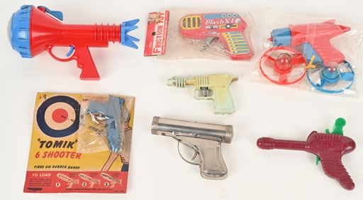 LOT OF SPACE GUNS
