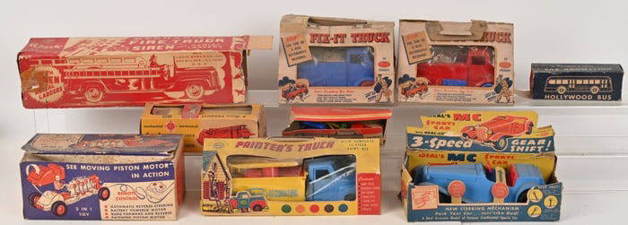LOT OF PLASTIC TOY VEHICLES