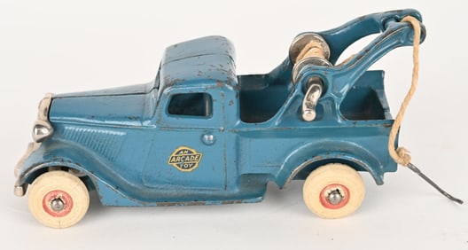 ARCADE CAST IRON 1933 FORD WRECKER