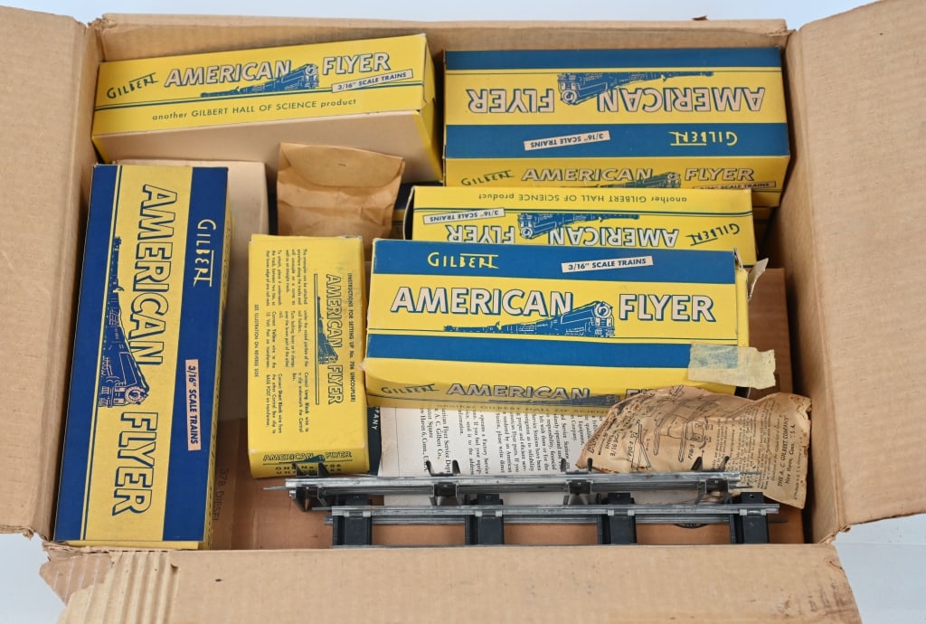 AMERICAN FLYER 5655RH TRAIN SET w/ BOX: Includes 337 & 338 T&P Diesels, 924 Cement, 920 Gondola, 926 Gulf Tank, 921 Hopper, 989 Northwestern and 979 Caboose. Complete set with Boxes and Set Box. Excellent