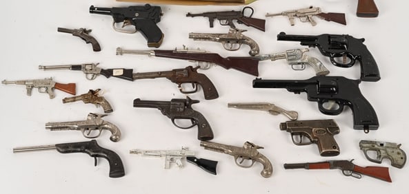 LOT OF CAP GUNS