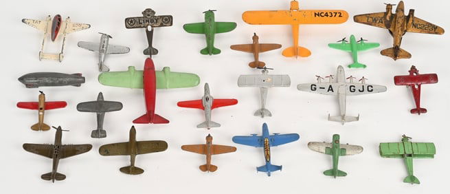 LOT OF TOY AIRPLANES