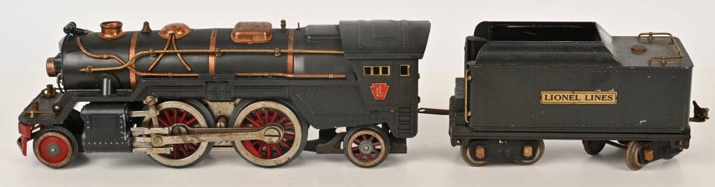 LIONEL PREWAR STD GA 385E LOCOMOTIVE & TENDER: Super nice prewar standard gauge 385E Locomotive and Tender. Excellent