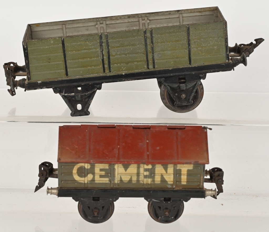2- ANTIQUE MARKLIN TRAIN CARS: Includes O Gauge Cement Car in great shape. Plus 1 Gauge Gondola missing 1 set of wheels. Both all original condition. Excellent