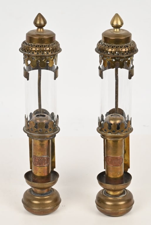 PAIR BRASS GREAT WESTERN RAILWAY OIL LAMPS: Pair of brass Great Western Railway oil lamps. 13 1/2" Excellent