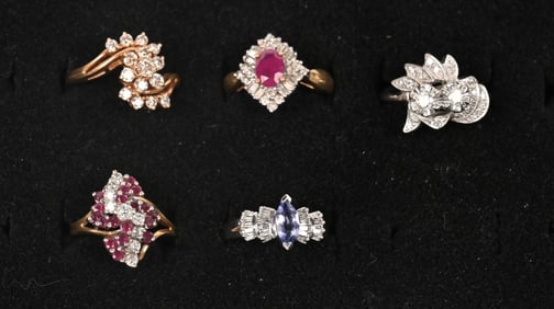 LOT OF 5 GOLD 14KT RINGS