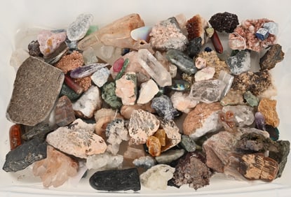 LARGE LOT OF STONE & CRYSTAL SPECIMENS