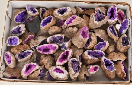 LARGE LOT OF DYED GEODES