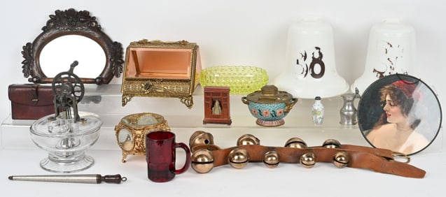 ANTIQUE AND COLLECTIBLE LOT