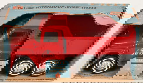 ERTL HYDRAULIC DUMP TRUCK w/ BOX