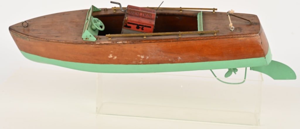 FLYING YANKEE WINDUP WOODEN SPEEDBOAT (1 of 5)