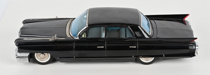 17" BANDAI 1961 CADILLAC SEDAN