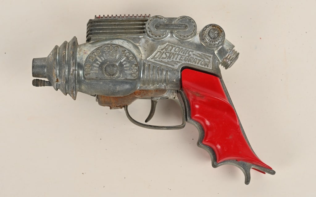 HUBLEY ATOMIC DISINTEGRATOR: Great looking futuristic Cap Gun. All original condition. 8" Excellent