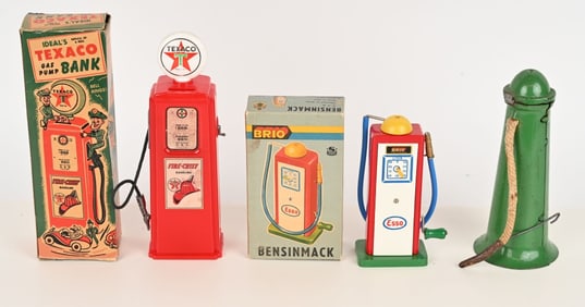 LOT OF TOY GAS PUMPS