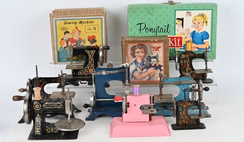 LOT OF CHILD'S SEWING MACHINES