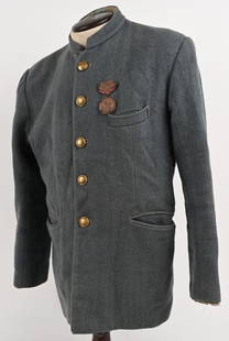 UCV VETERANS COAT & BADGE UNITED CONFEDERATE VET: UCV United Confederate Veterans Coat with a UCV Badge of the 22nd Reunion held in Macon Georgia that is still attached to the coat. The gray wool coat has a 5 button front with English Script I button