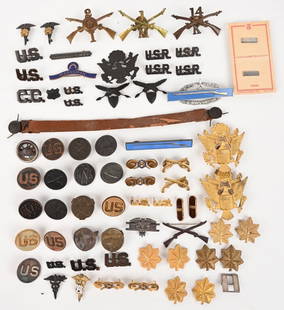 WW1 & WWII US ENLISTED & OFFICER COLLAR INSIGNIA: Lot of WW1 through&#160;WWII US military insignia to include Enlisted and Officers Collar Insignia, Cap Badges and Rank Insignia as well as marksmanship badges. All are excellent.&#160;