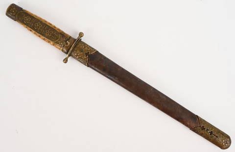 WWII CHINESE NATIONALIST OFFICERS HONOUR DAGGER: A rare example of the type of dress dagger that was approved for wear by officers of the Chinese Nationalist Army at the time of the Sino-Japanese war of 1937-1945. They were both finely and crudely m