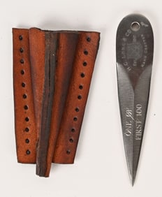 CIA LAPEL KNIFE H.G. LONG & CO. THUMB DAGGER
