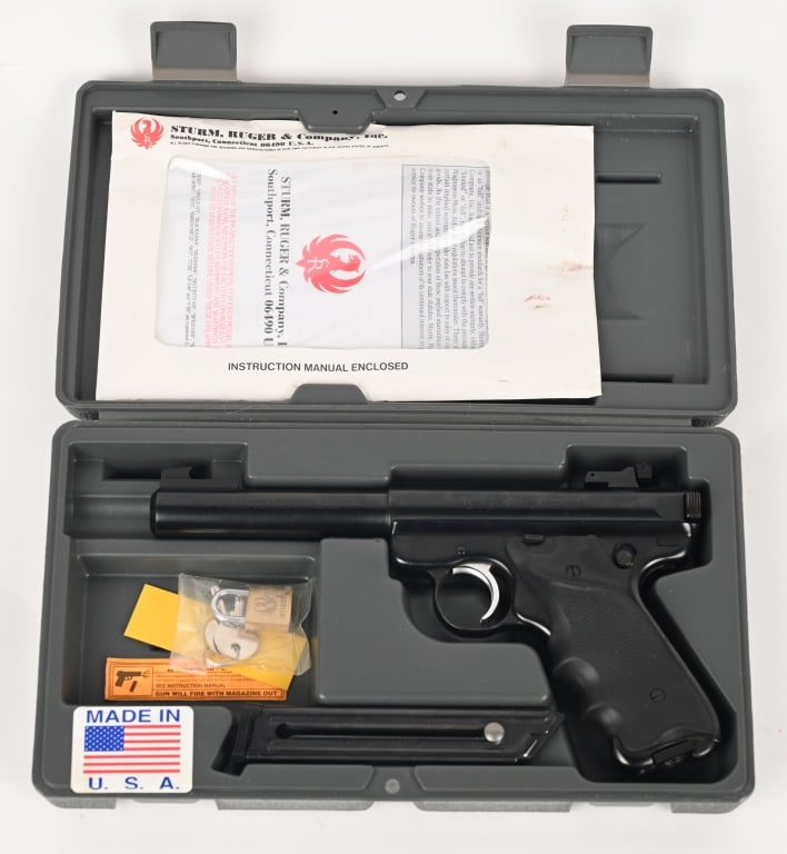 RUGER MARK II TARGET .22 SEMI AUTOMATIC PISTOL: SERIAL NUMBER : 221-67777. BARREL: 6". CALIBER: .22LR. MANUFACTURED: 1995. One of the best semi auto .22 pistols ever made. Features blue finish, fixed front blade sights, adjustable rear sight, silve